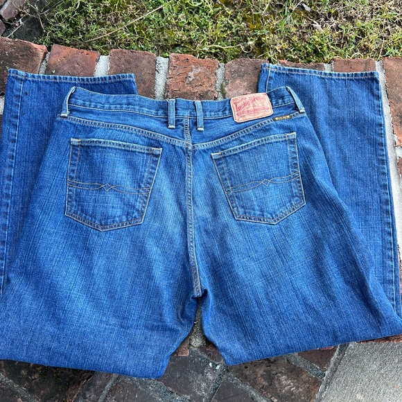 Lucky brand straight leg med/dark wash jeans size 36 - Picture 3 of 4